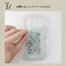 画像をギャラリービューアに読み込む, うちの子シェイカースマホ(iPhone)ケース、シャカシャカケース│装着方法02│ペットの写真を送るだけで簡単オーダーメイド♪オリジナルのお顔入りカスタムグッズ│愛犬家や愛猫家へのギフトにも◎